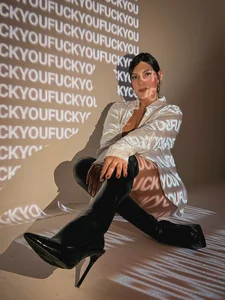 SarahYates Visual Control  3. fénykép