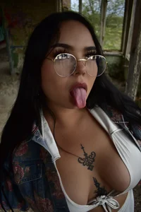 Hana-Noami Lost Place in black Foto 5