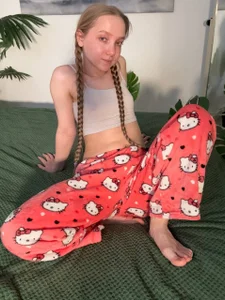 bambi_lu do u like my 🎀Hello Kitty🎀 pants? Foto 7