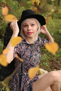Julie_Silver Public зображення 7