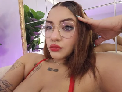 jeanmanson 😈🍒  4টি ছবি