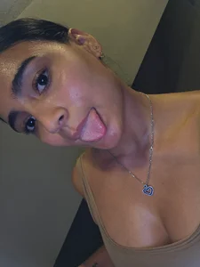 Ashlyrouxx Public Pic 4