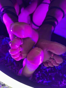 BriaConner_ Exciting feet Immagine 