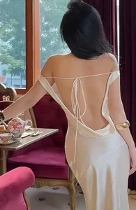 Candy_Sweetie_ Beauty is alluring, like a rose. Pic