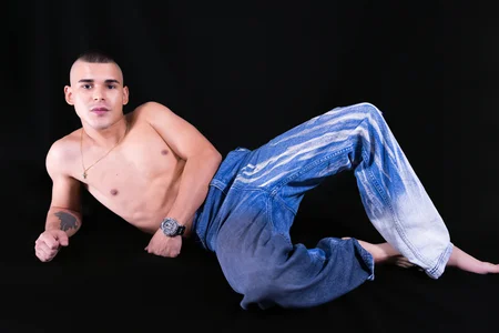 😏 I work out, flirt a little, and steal hearts. de Tiago_Bizantium_  3 Imagens