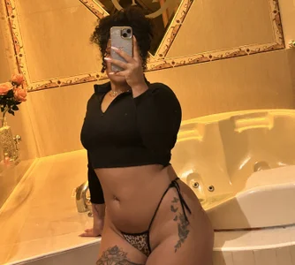 Abril-Riccis XXX nøgenfoto 2
