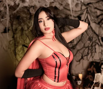 IvonneOwen I'm your halloween charm 🍭 Pic 2