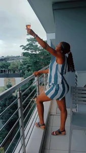 Skylour Public slika