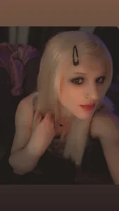 SexyBlondMandy: Public ( 2 фото)