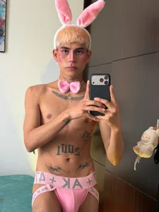 lukasstrong_ I love my new pink look 😻 Poză 3
