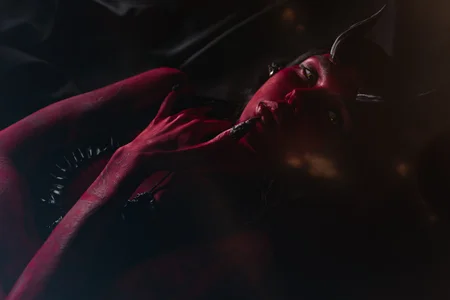 Kerry_Kirk Wellcome to Helll Bilde 7