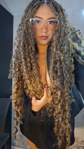 Laurentdupont04のsexy secretaryの 4枚の写真