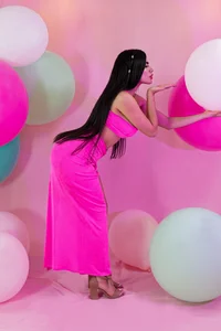 nikolsmithh between balloons Pic 4