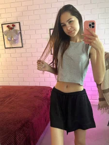 Zdjęcia UliaNeer modest girl in pajamas: 