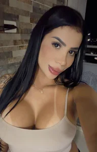 HollyEvanz Public Foto 3