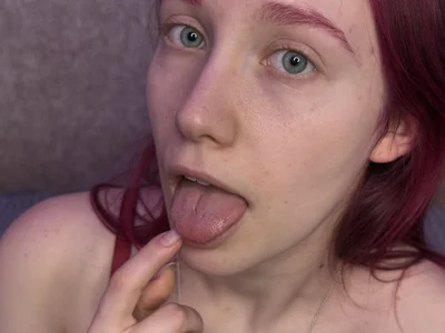Cutie_Ellis Close-up on my tongue👅👄 Pic