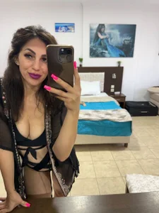 JessicaCarterのBlue Seas, Dirty Dreams 🌴🌊☀️の 2枚の写真