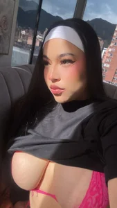 Zoey_thompson I under the sun, a delight too hot 🥵☀️ Pic 3