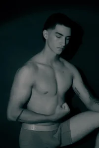 Goldendesirexx__ Black and white Pic