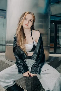 ChloeAragaki Public Foto