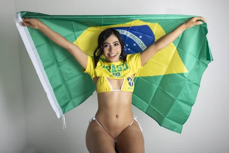 AndreaVelasco Green and Yellow Passion 💛💚 Pic 4