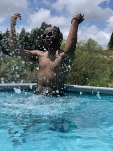 Aland_Criss Public Foto