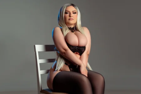 Hot Pleasure 😈 de MiaMckenna  8 Imagens