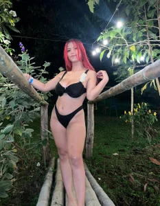 SamanthaPierce outdoor photics and I swear what I like the most Poză 2