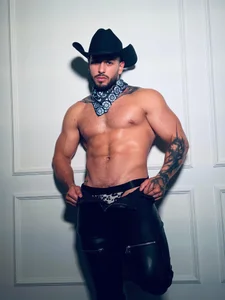 mike_belle U fav cowboy🤠🔥  7টি ছবি