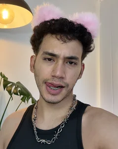 noahnoguera kullanıcısının bunny ears 🐰🔥 albümü -  4 fotoğraf