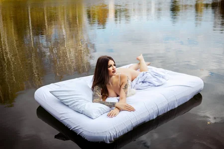 Annaa_Banana Somewhere in the lake Foto 8