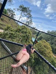 AnahiVeega glowing Pic 6