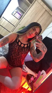 Sophie_whitexxx RED vibes ! Foto 4