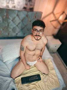 DANTEBELLUCI What if you come to my room and have some fun? 😉 Pic