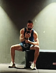 EliaChristo Public  3টি ফটো