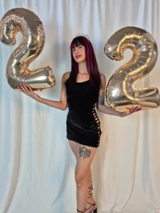 laurem-paulette My Birthday Month😏🎊🎊🍾🍾🍻  9. fénykép