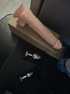 _BondiXUrban_: New big dildo and anal tube ( 3 фото)