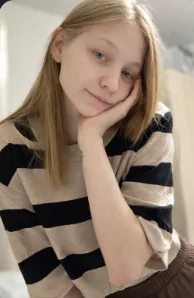 HollyGibson my tongue with my cutie face Pic 5