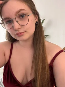 MagicPeachh_Only between us图片