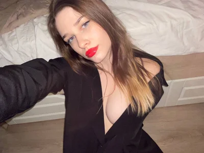 LisaSweetie red lips:) Foto 3