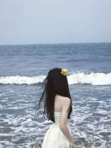 Emily-Nguyen: Public ( 2 фото)