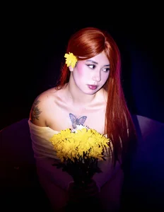 Amber_Palmer I like flowers, I included them in this session, do you like it? 💜 Pic 5