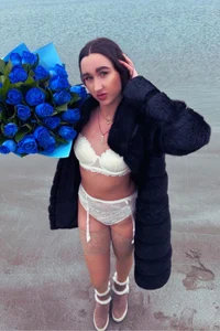 Fortune_888 Do you like extreme girl on the beach 🏖️ in winter ❄️? Hình 8