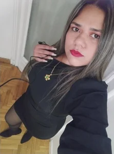 MILFaurora Public Pic