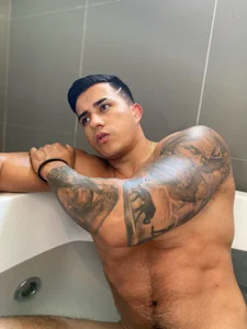 GarretAlvin Let's take a shower ;) Foto 2