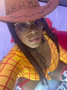 HannaaGates I can be your cowgirl? 🤠🔥 Immagine 