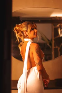 Manelykmoon_elegant white Bild 7