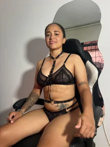 kloeMadels hot hot Pic 2