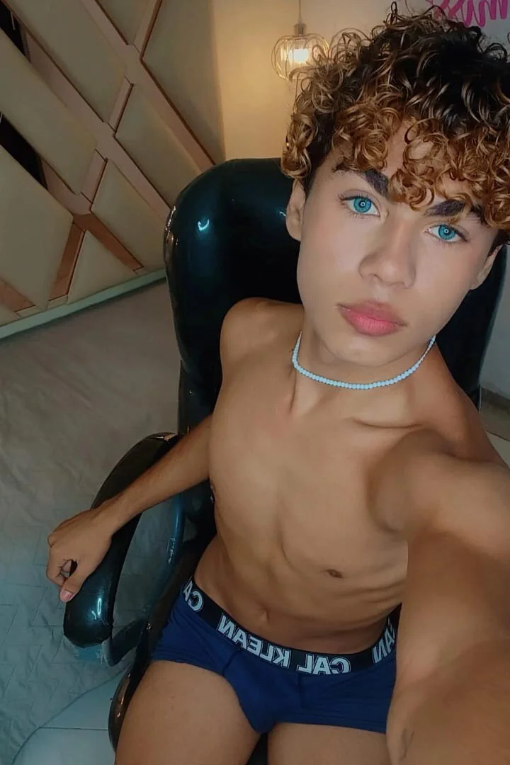 Anyelo_Twink Foto en Tendencia 987