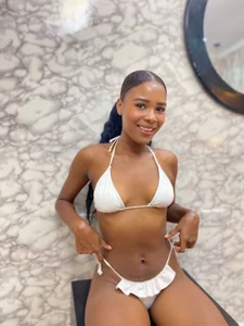 White temptation!! 🥵 od SASHA_BROWNIE__  2 snímek